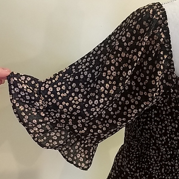 Floral blouse, size large - Picture 4 of 4